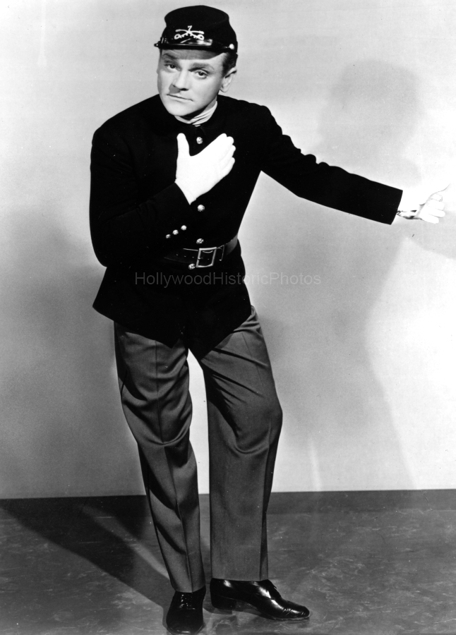 James Cagney 1942 Starring in Yankee Doodle Dandy wm.jpg